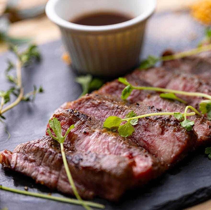 和牛・さつま知覧どり・十勝豚など
肉質にこだわった自慢の逸品多数！