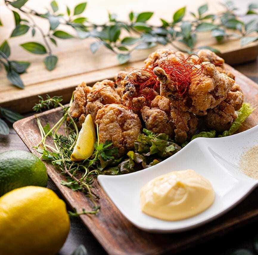 特製ダレに付け込んだふんわり若鶏のジューシーからあげ