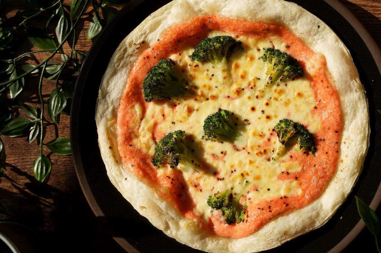 ベーコンとブロッコリー　クリームたらこピザ