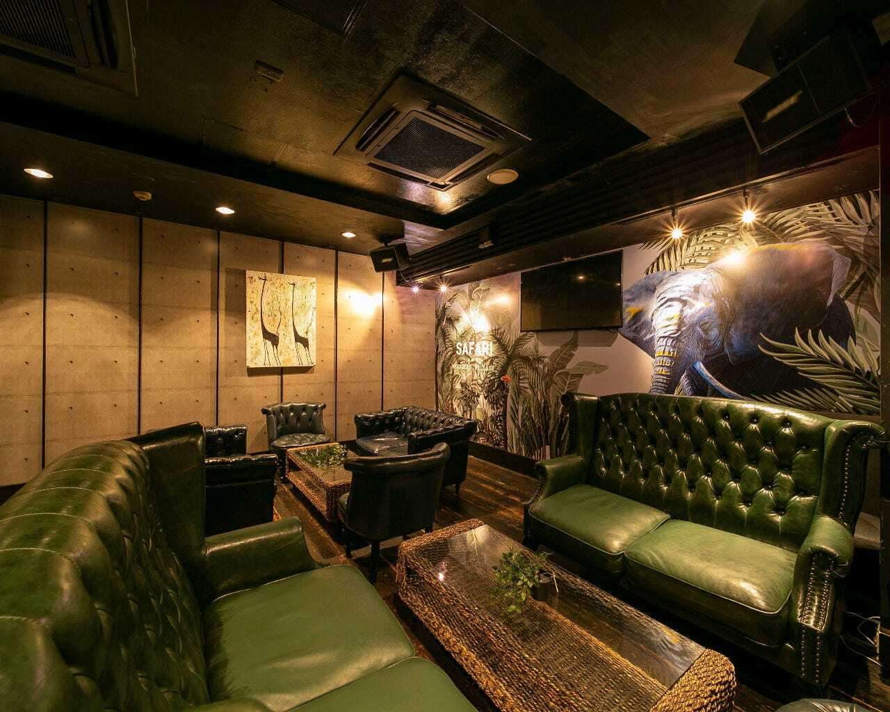 10名様以上の中規模飲み会や宴会には、奥の秘密の個室がおすすめ