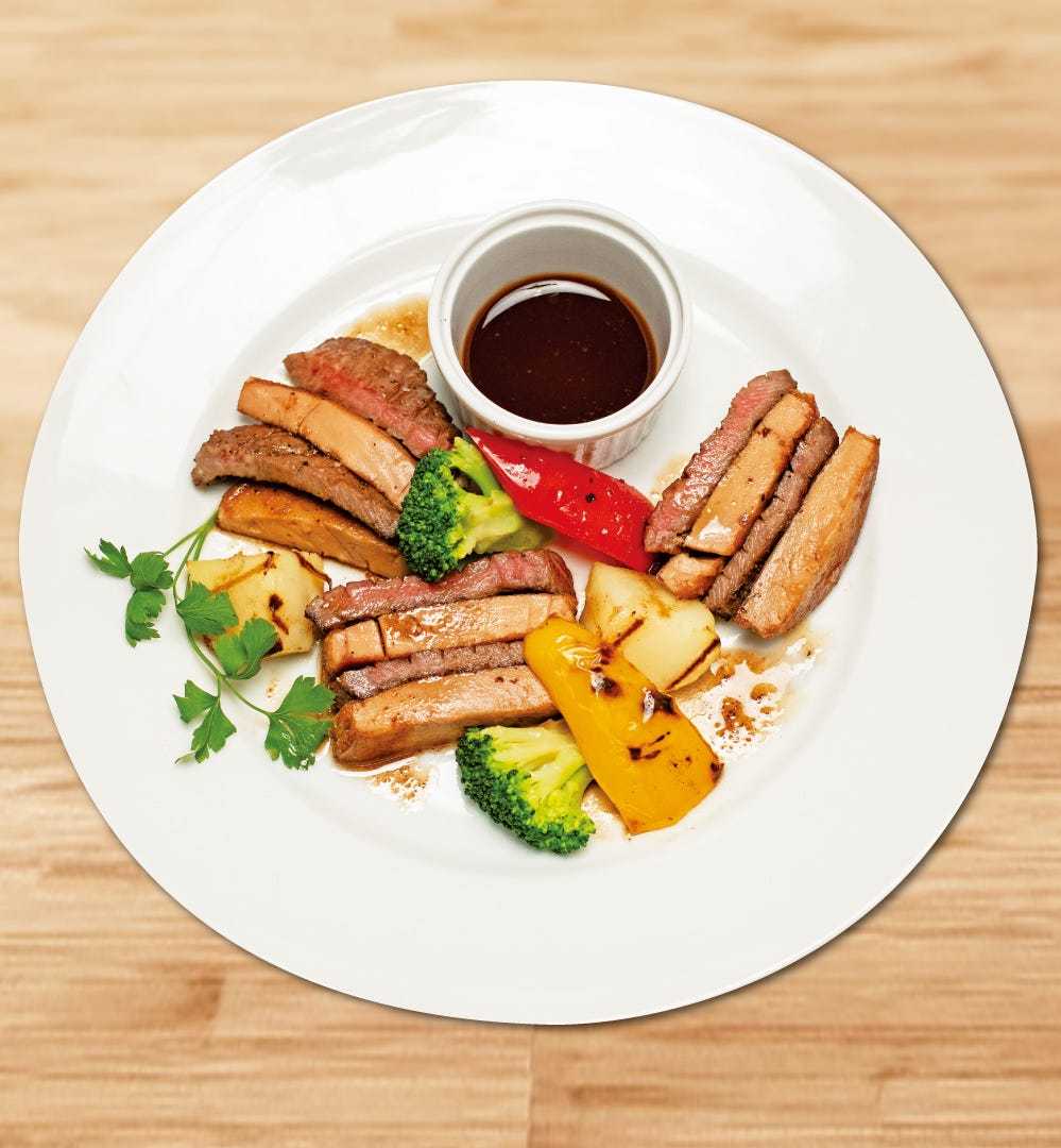 霜降り牛たんステーキとグラフォアの挟み焼き