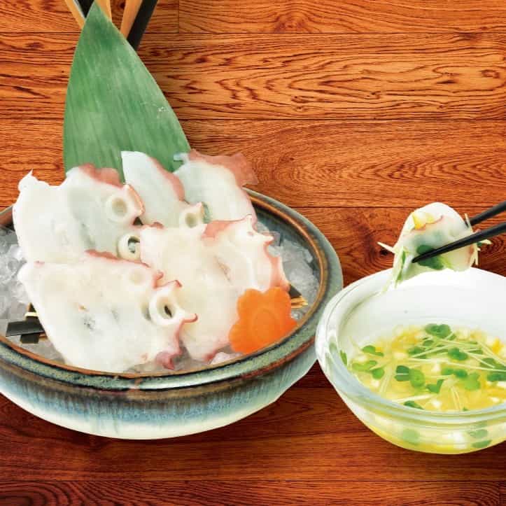 北海道產章魚，冰鎮後佐以檸檬湯，  用於涮涮鍋。