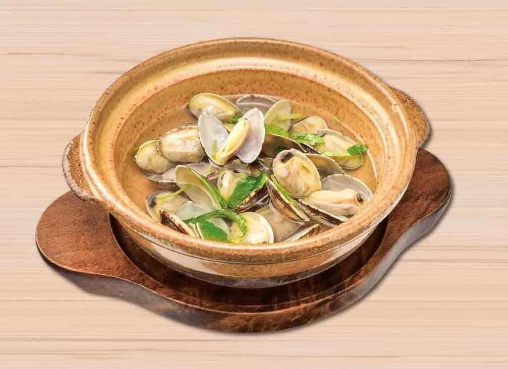 Sake-steamed clams
