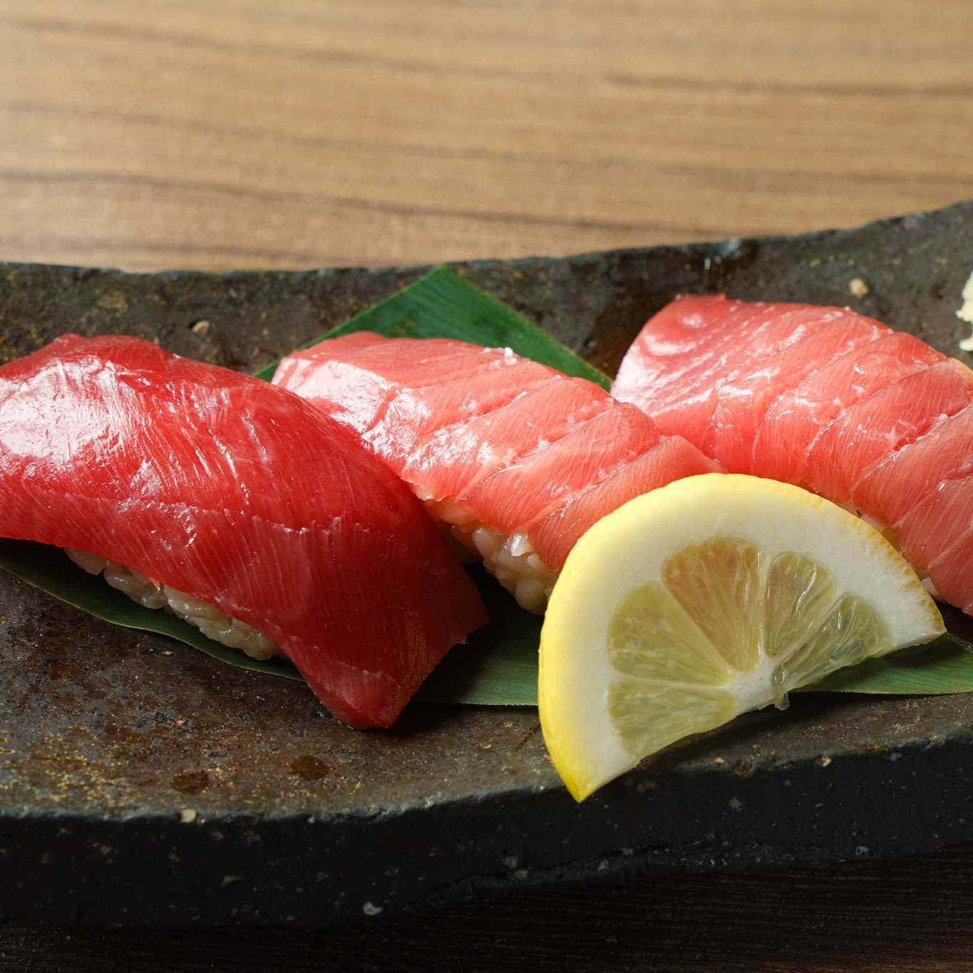 本まぐろ握り三貫