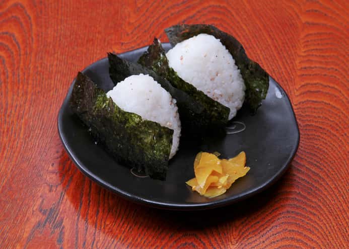 おにぎり（ごま塩）