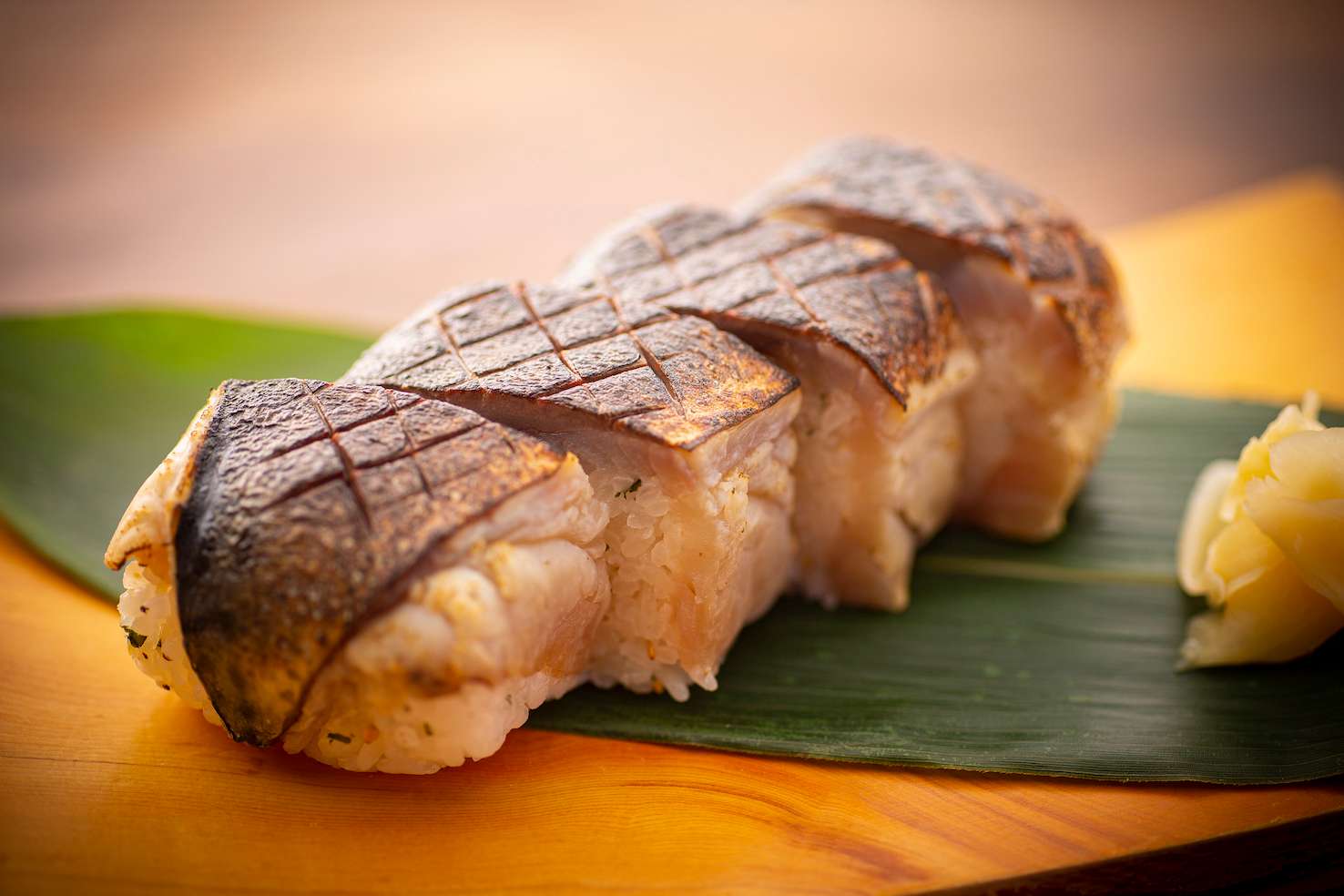鲭鱼寿司或烤鲭鱼寿司