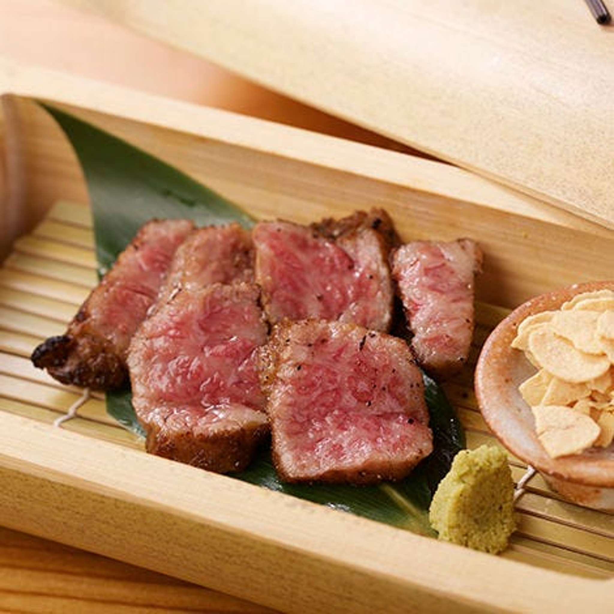 Straw-grilled Japanese black beef sirloin steak with fresh pepper