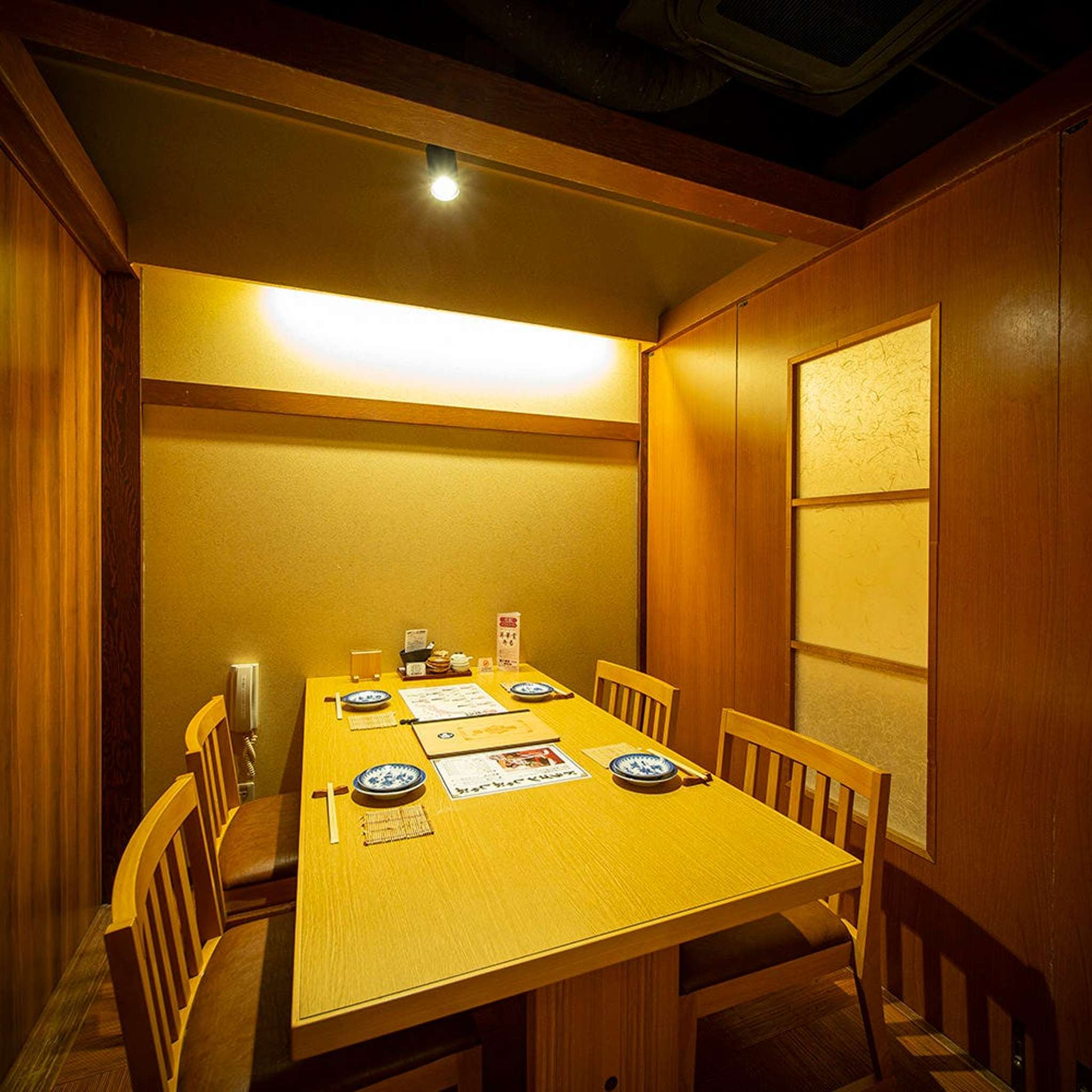【テーブル席／4名様】デート・接待・夫婦での食事にも最適な少人数完全個室