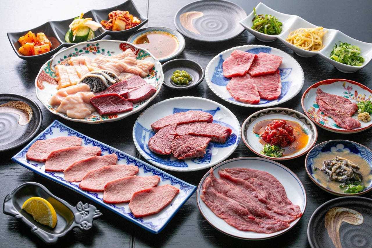 《料理のみ》プロが焼き上げる極上コース◆生もの3種・牛すき炙り・塩焼き肉など全10品 11,000円