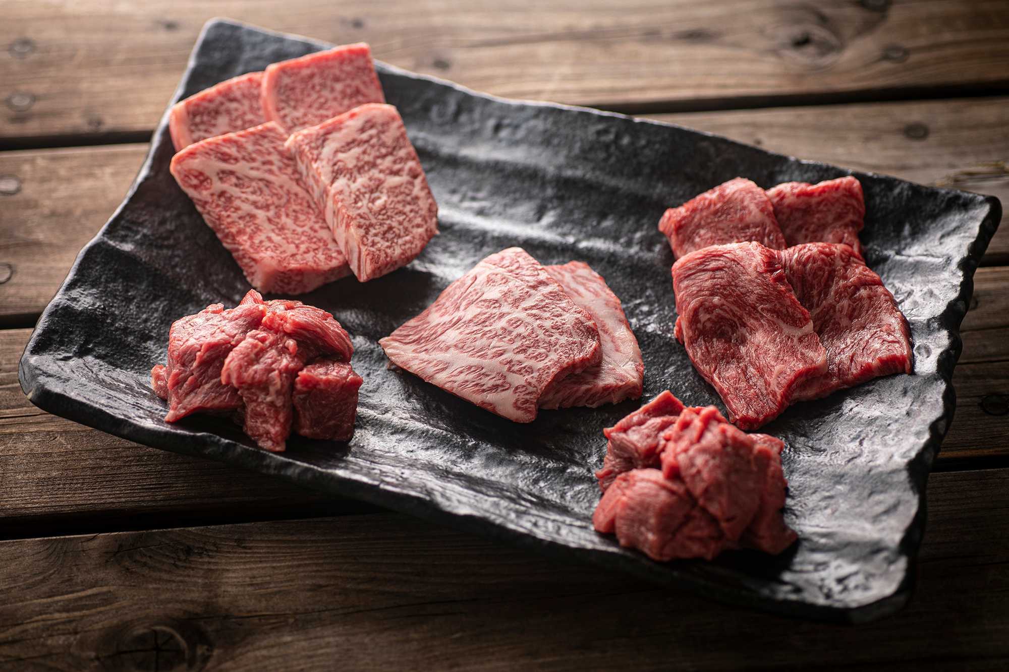 ★飲み放題付き【ベーシックコース】ユッケ、ハラミ、おすすめ肉、冷麺など名物が楽しめる￥10,200