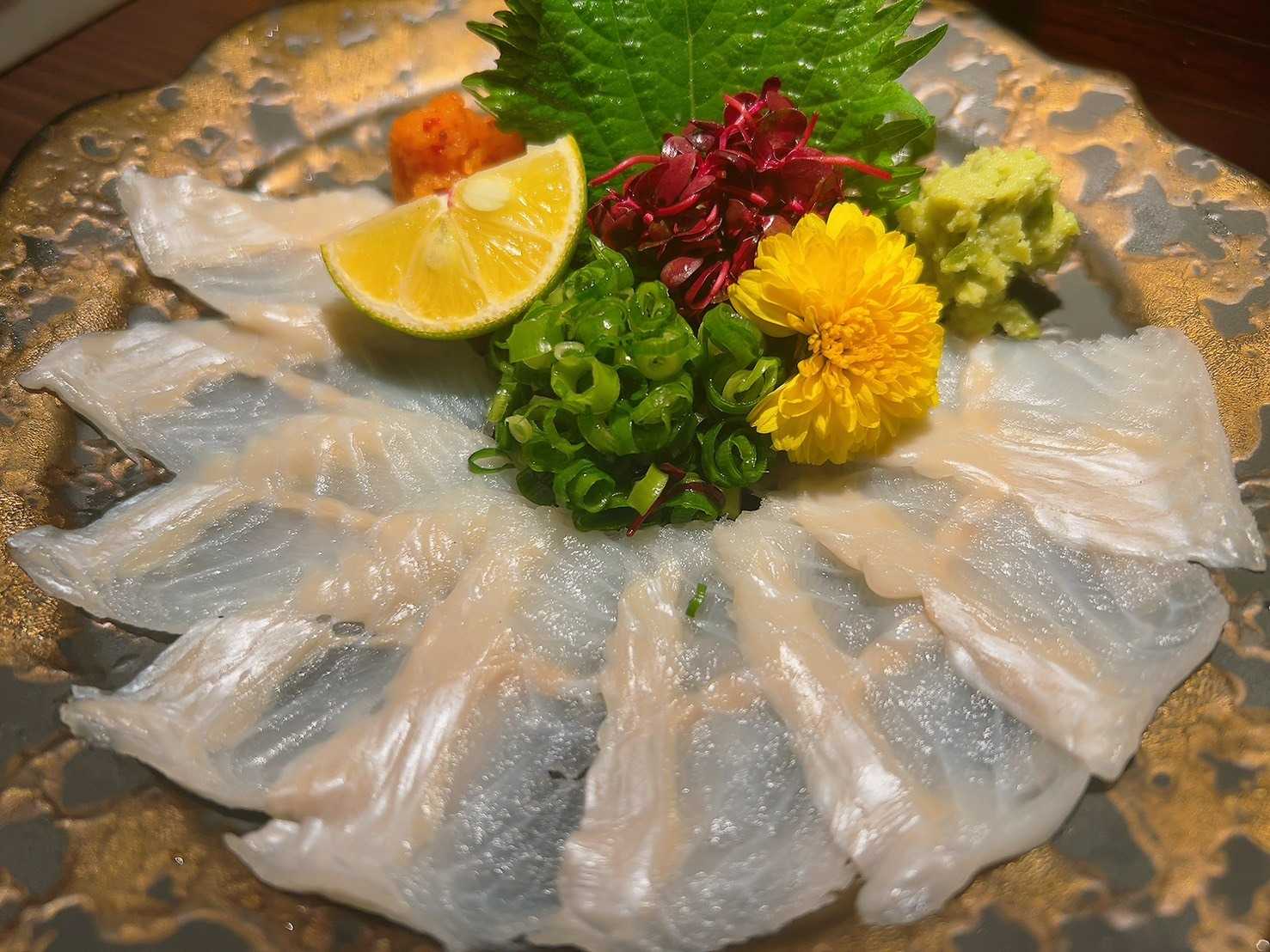 伝助穴子刺し　てっさ風