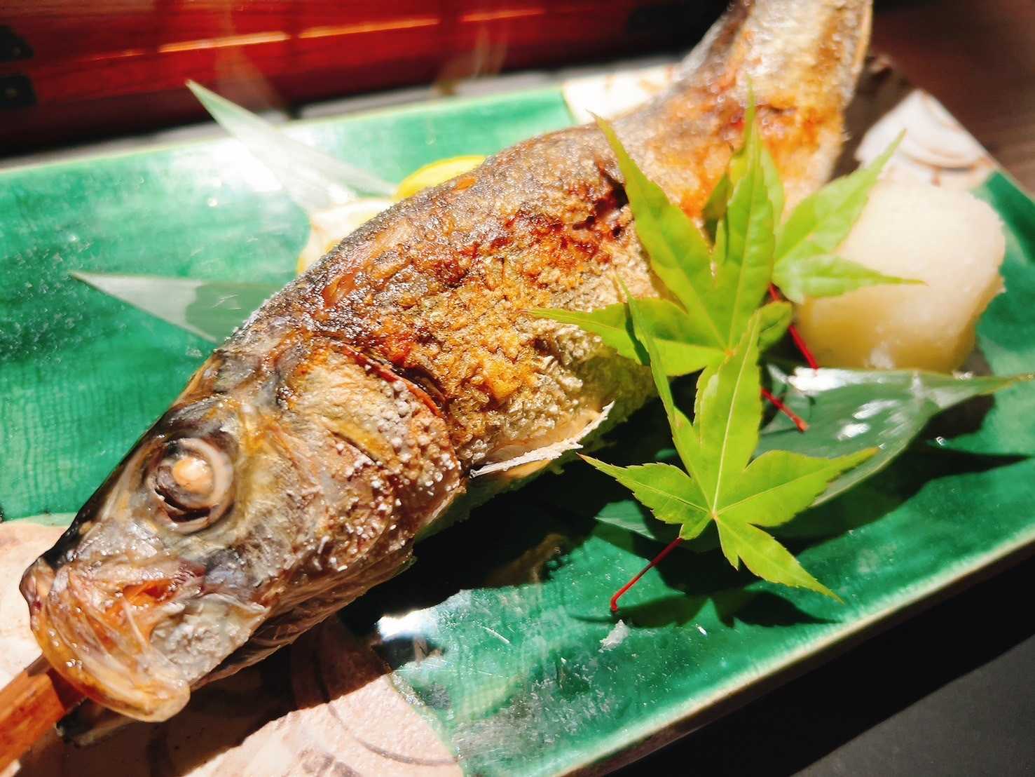 Grilled fatty herring with salt