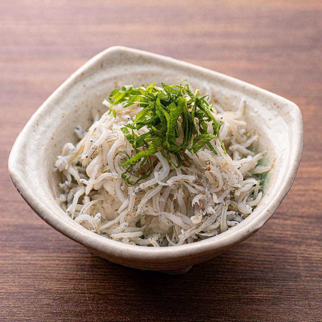 Boiled whitebait with grated daikon radish
