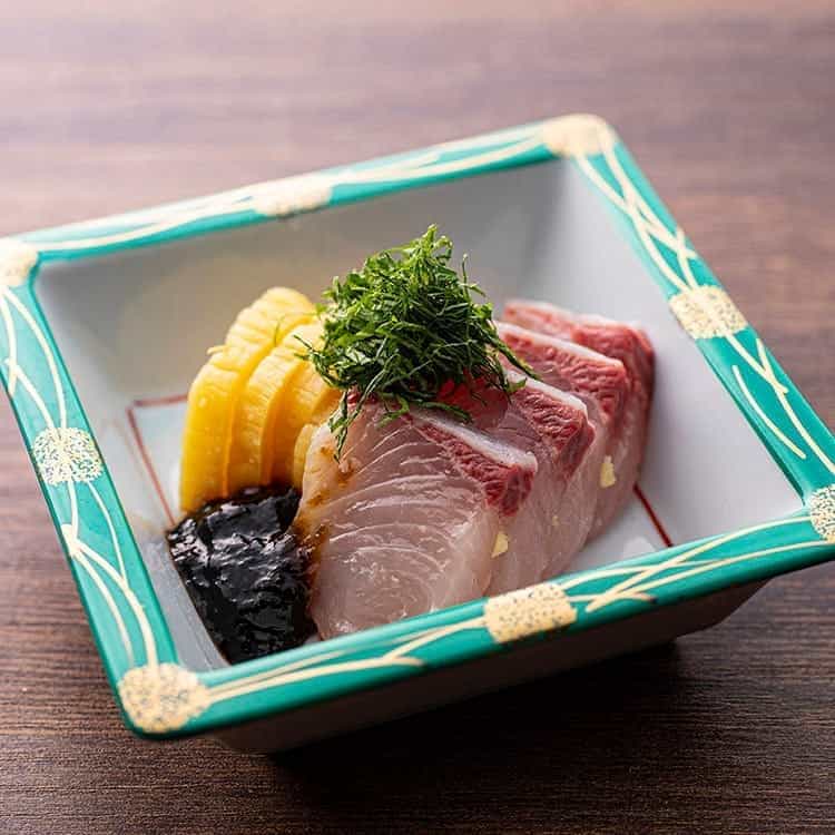 Raw amberjack and radish
