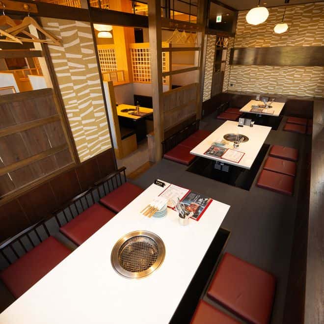 お子様連れも安心。足を伸ばして寛げる掘りごたつ席