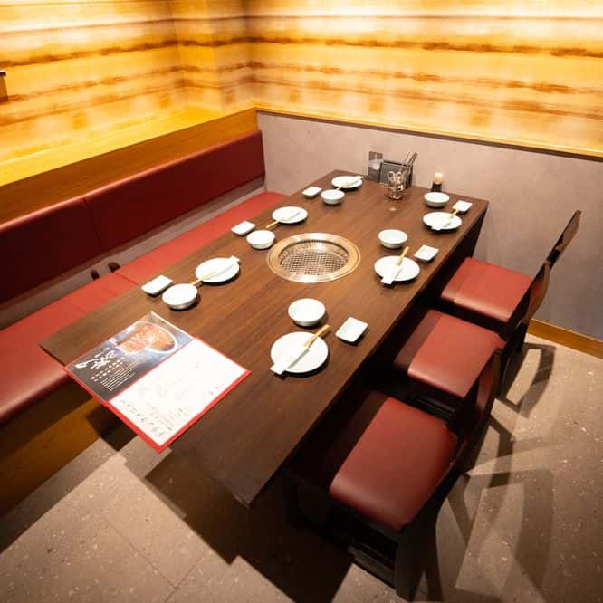大切な接待や記念日に。最大20名様対応の完全個室完備