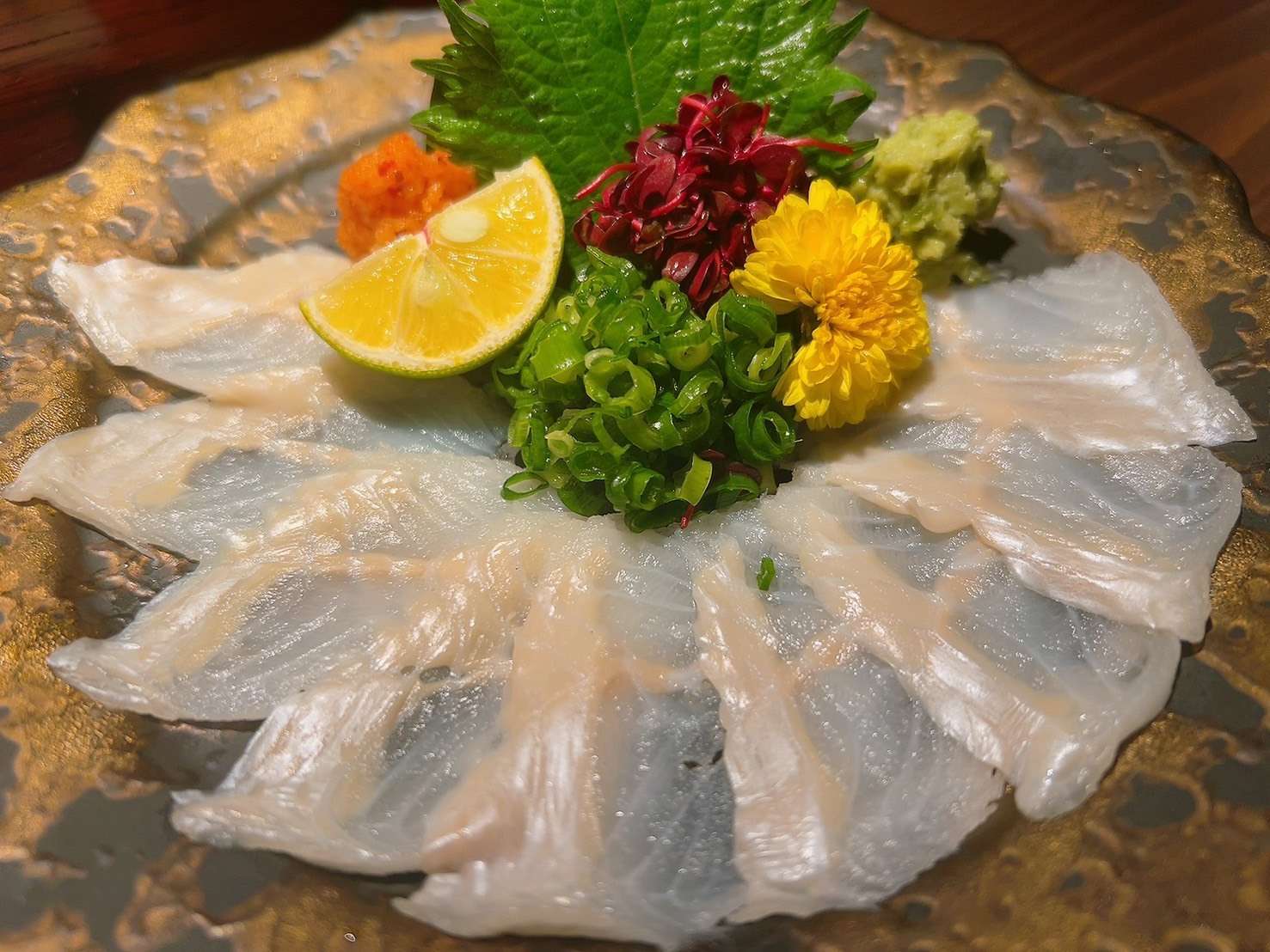 対馬の活〆伝助穴子のてっさ風