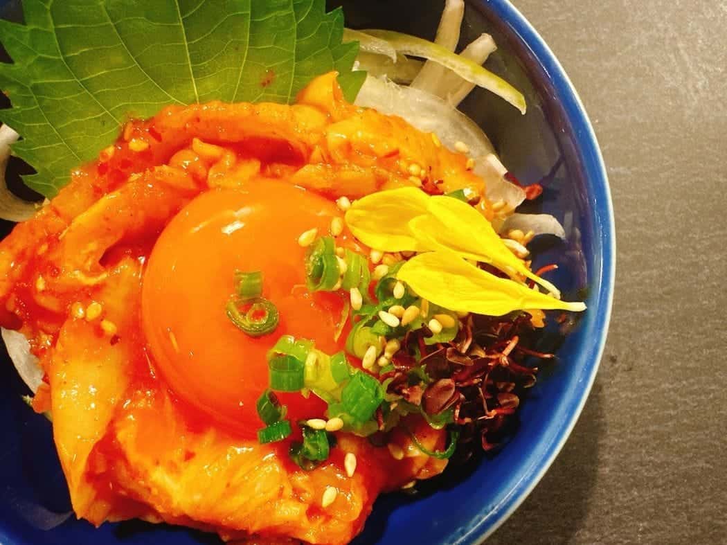 宝石★サーモンいくらユッケ