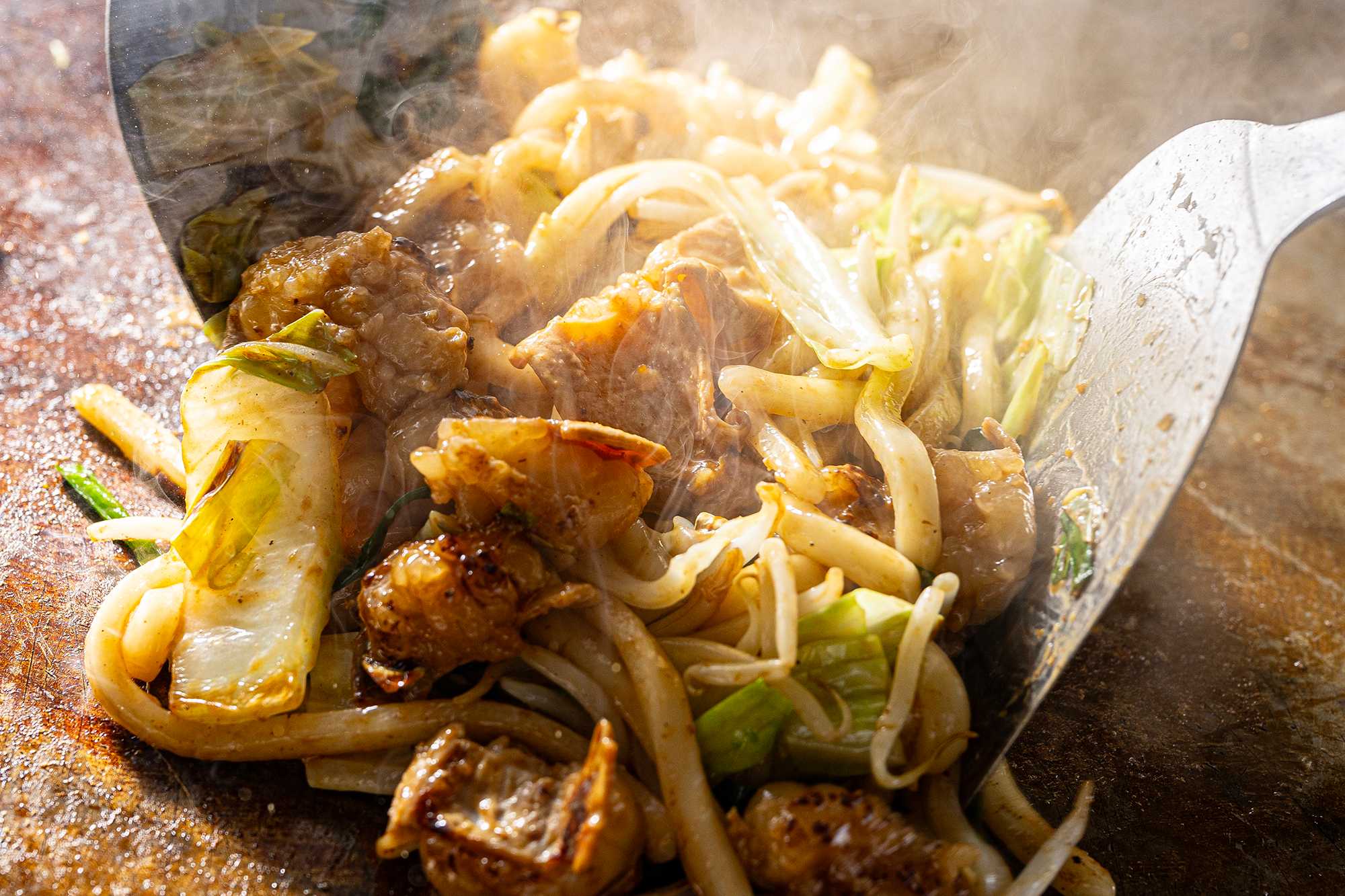 名物 ホルモン焼うどん