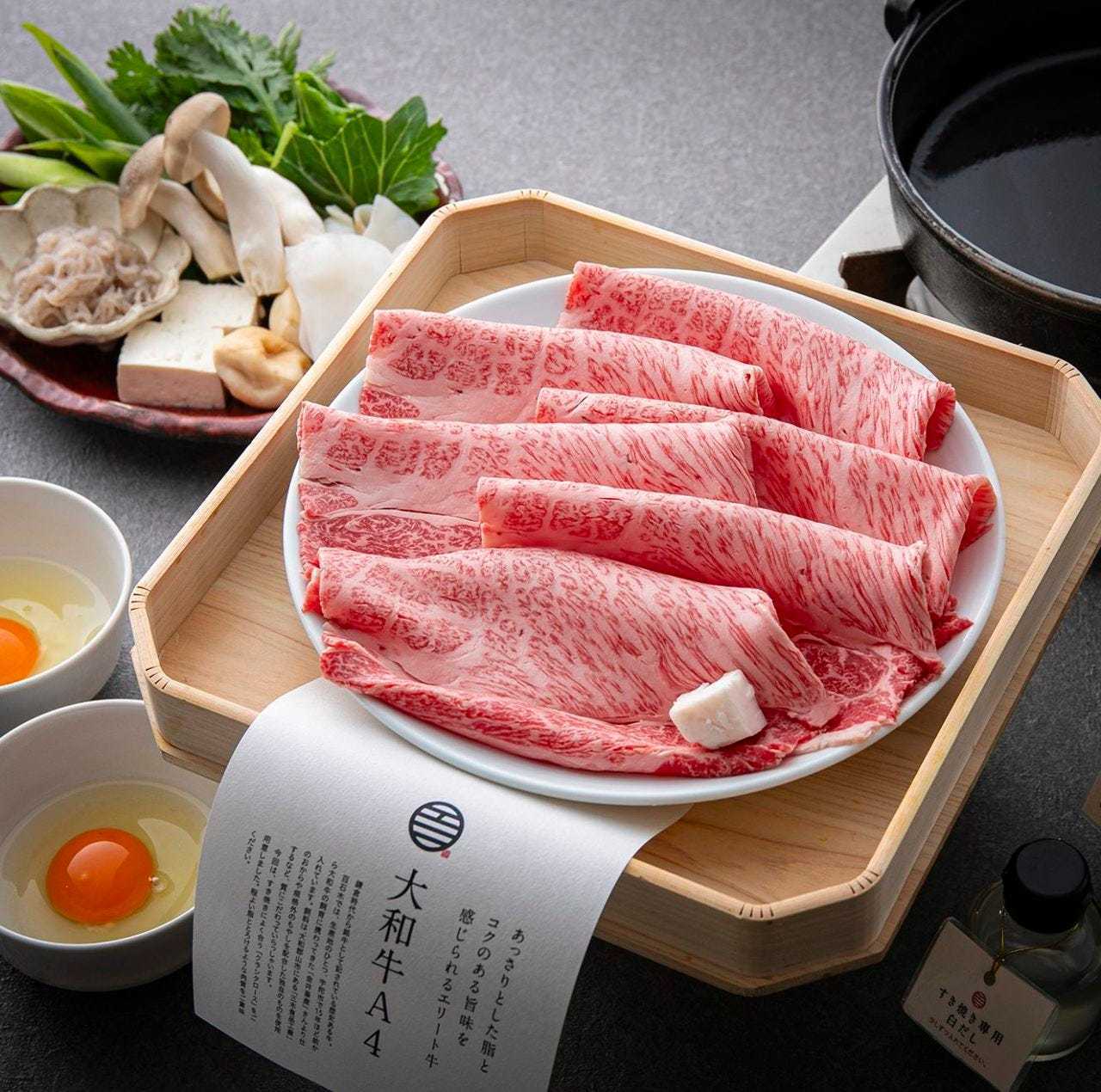 Yamato Beef Premium Sukiyaki Course (180g) Per person: ¥7,680 (tax included)