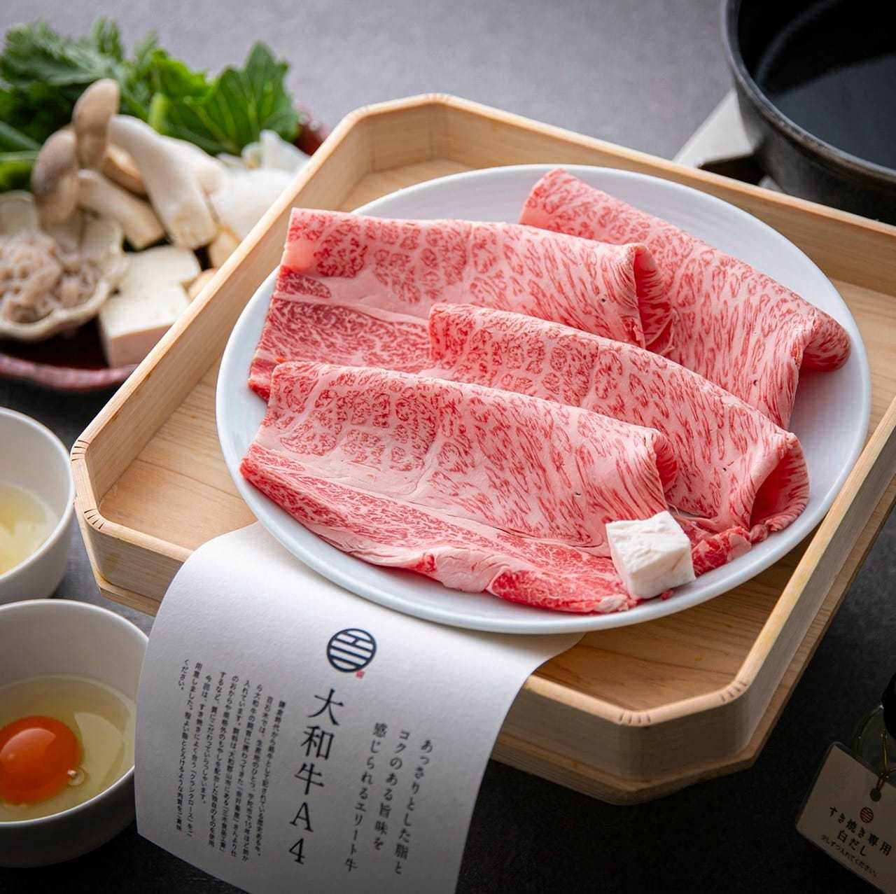 Yamato Beef Premium Sukiyaki Course (120g): ¥6,380 per person (tax included)