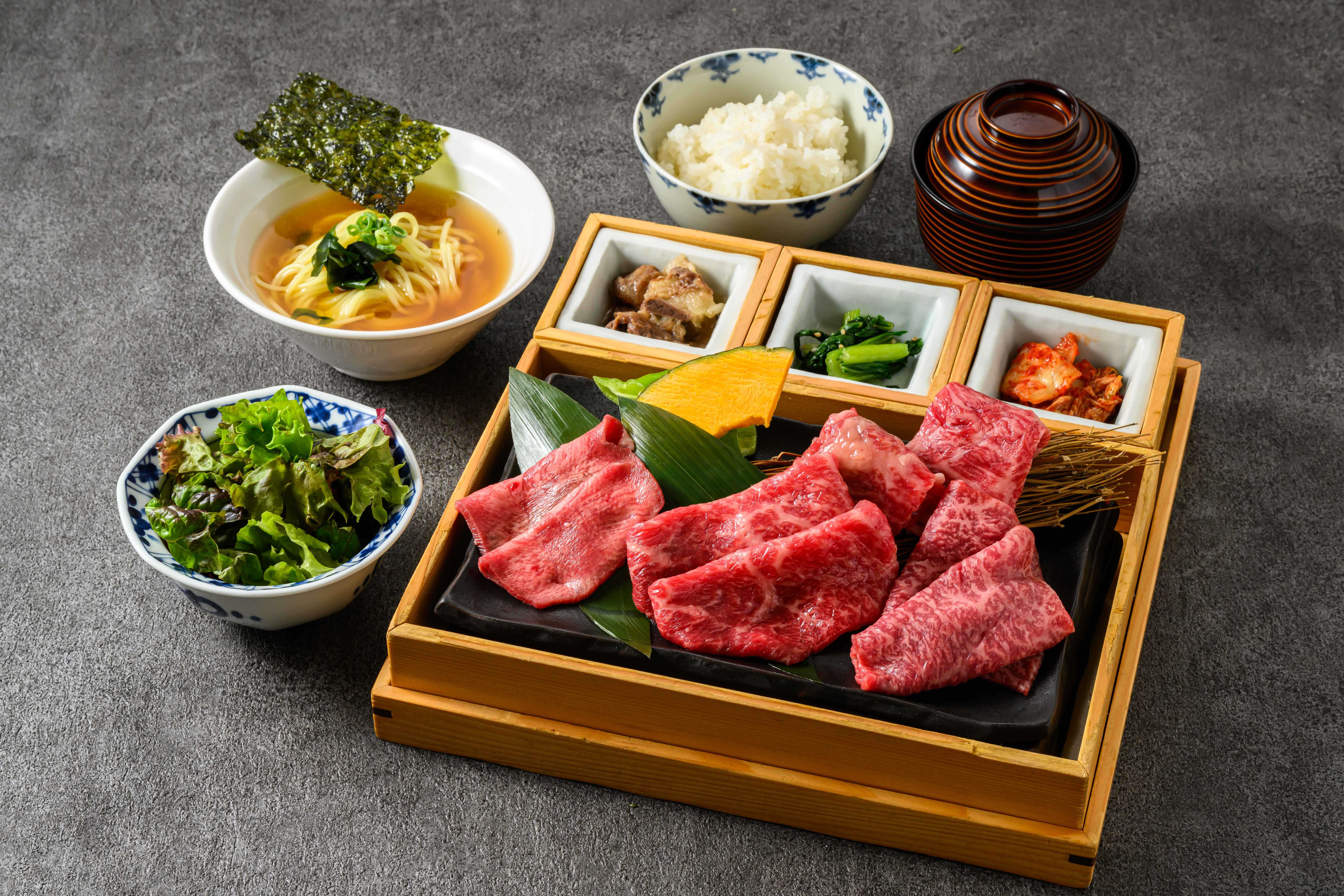 『奏 -かなで- 』お手頃価格で本格！赤身なでしこ、百欒ロースなどが楽しめる ￥3,938