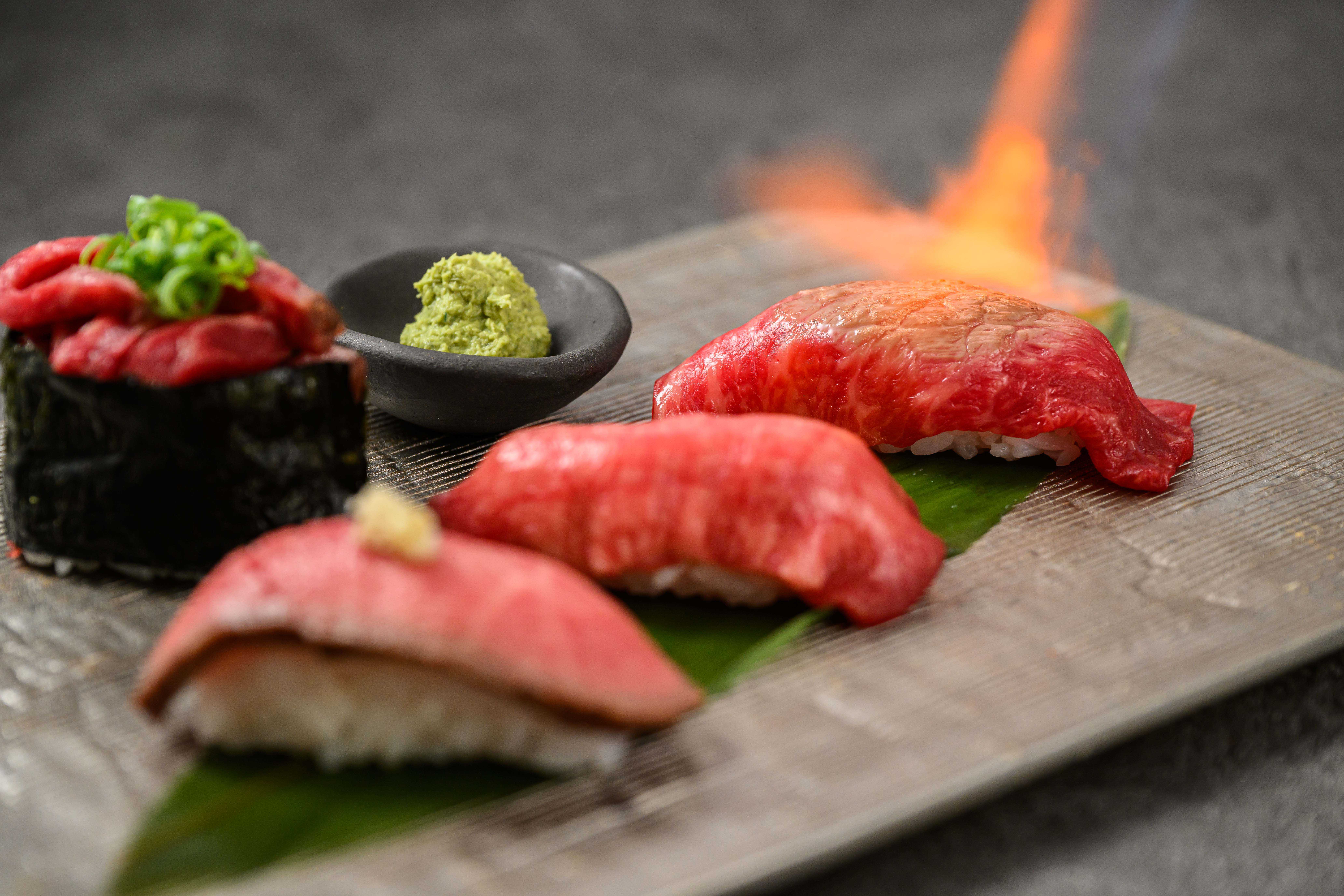 炙り牛にぎり（4貫）