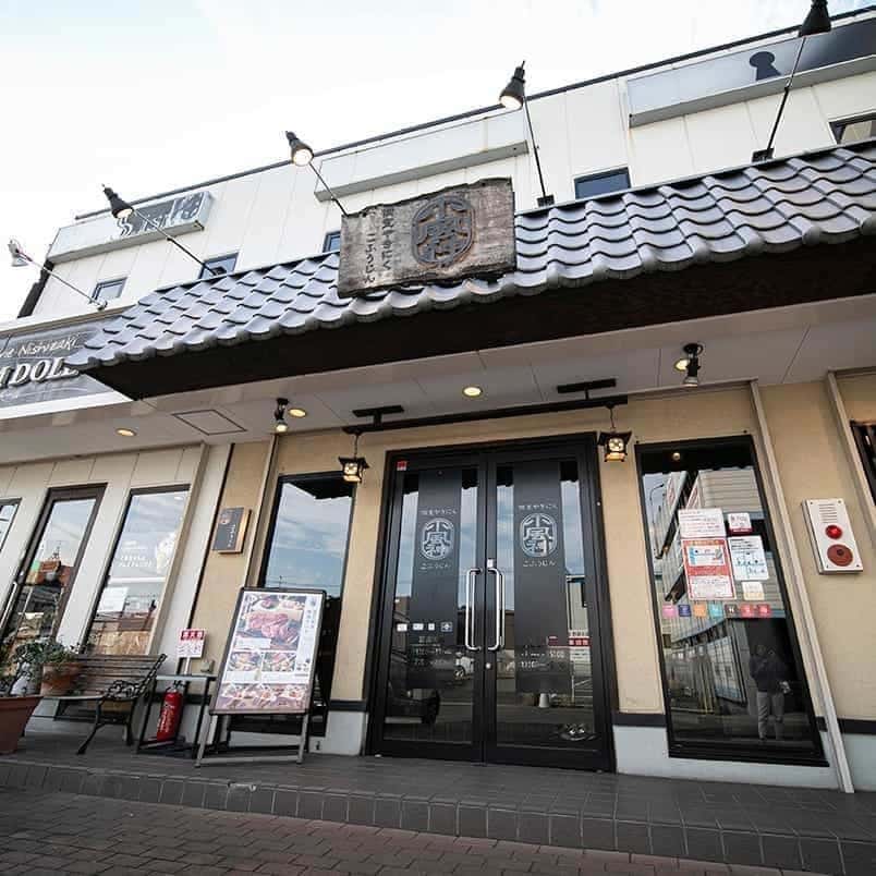 近鉄五位堂駅から徒歩2分！無料の専用駐車場もご用意しておりますのでファミリーでのご来店にも便利です。