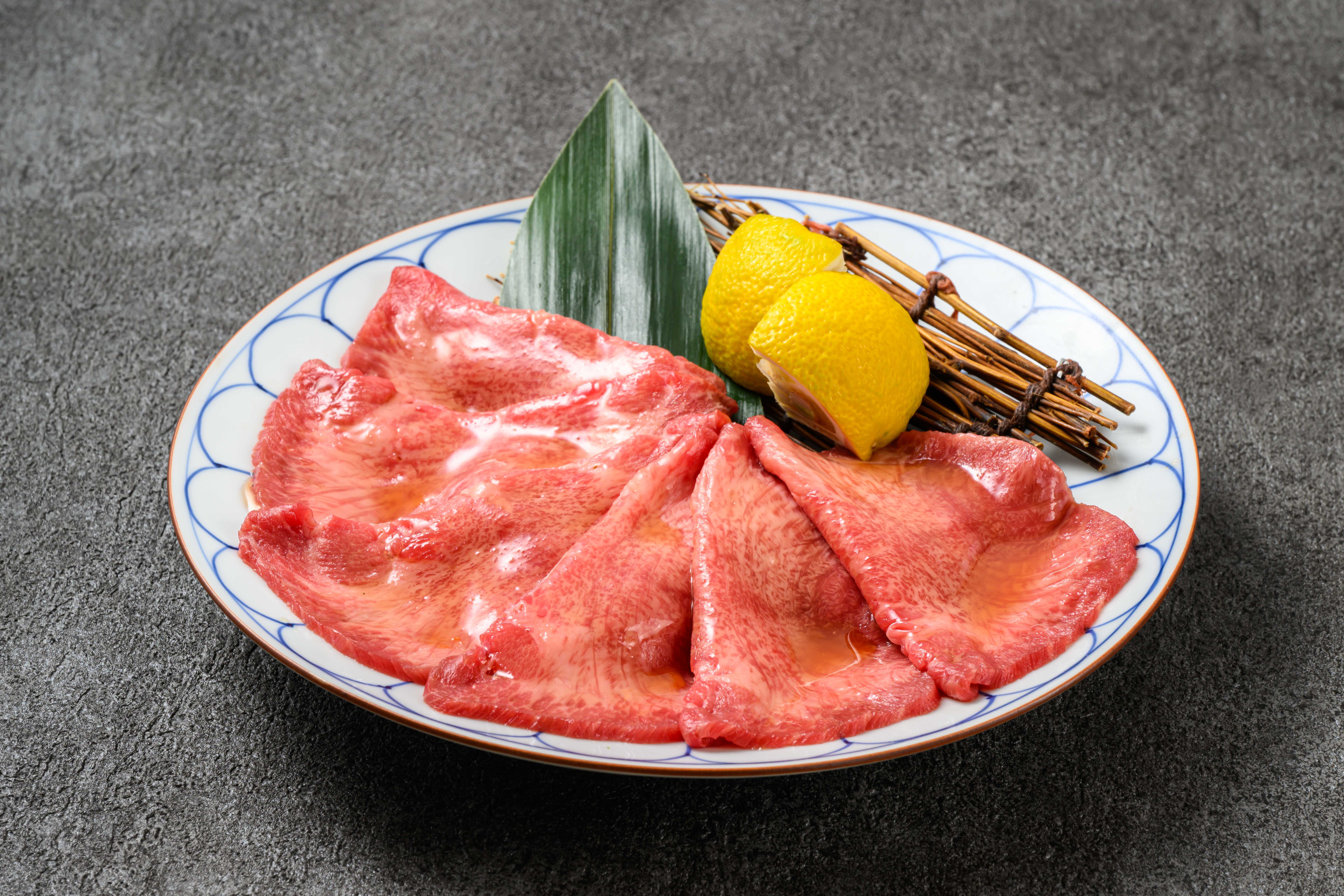 薄切り塩タン（ゆず果汁）