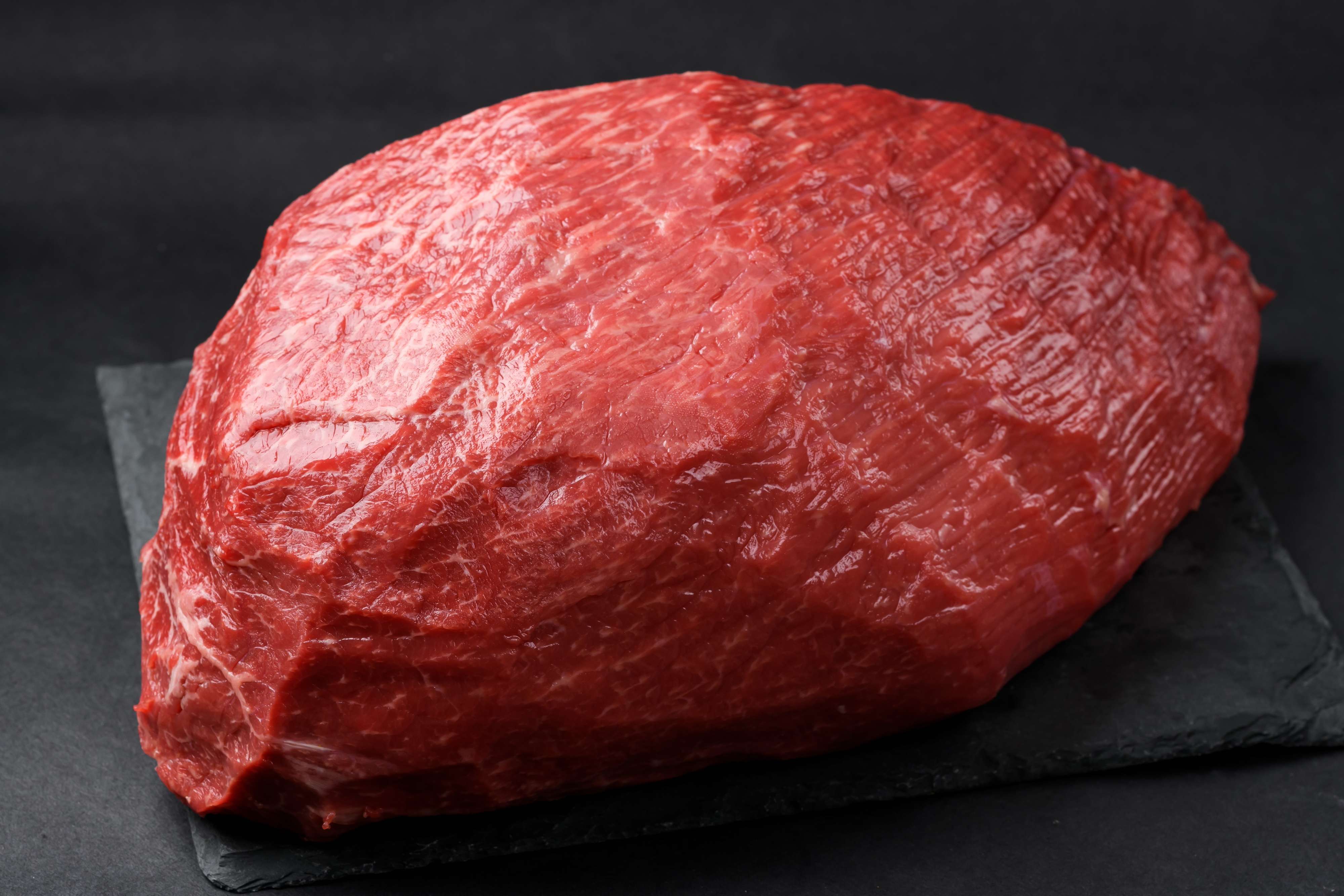 月齢30か月以上の未経産雌牛を中心に、選びぬいた赤身。