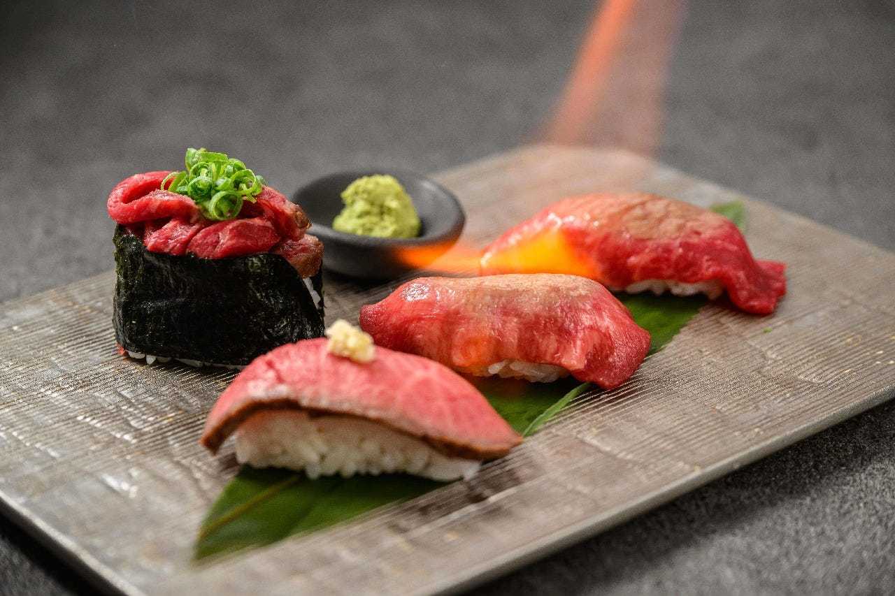 炙り牛にぎり（4貫）