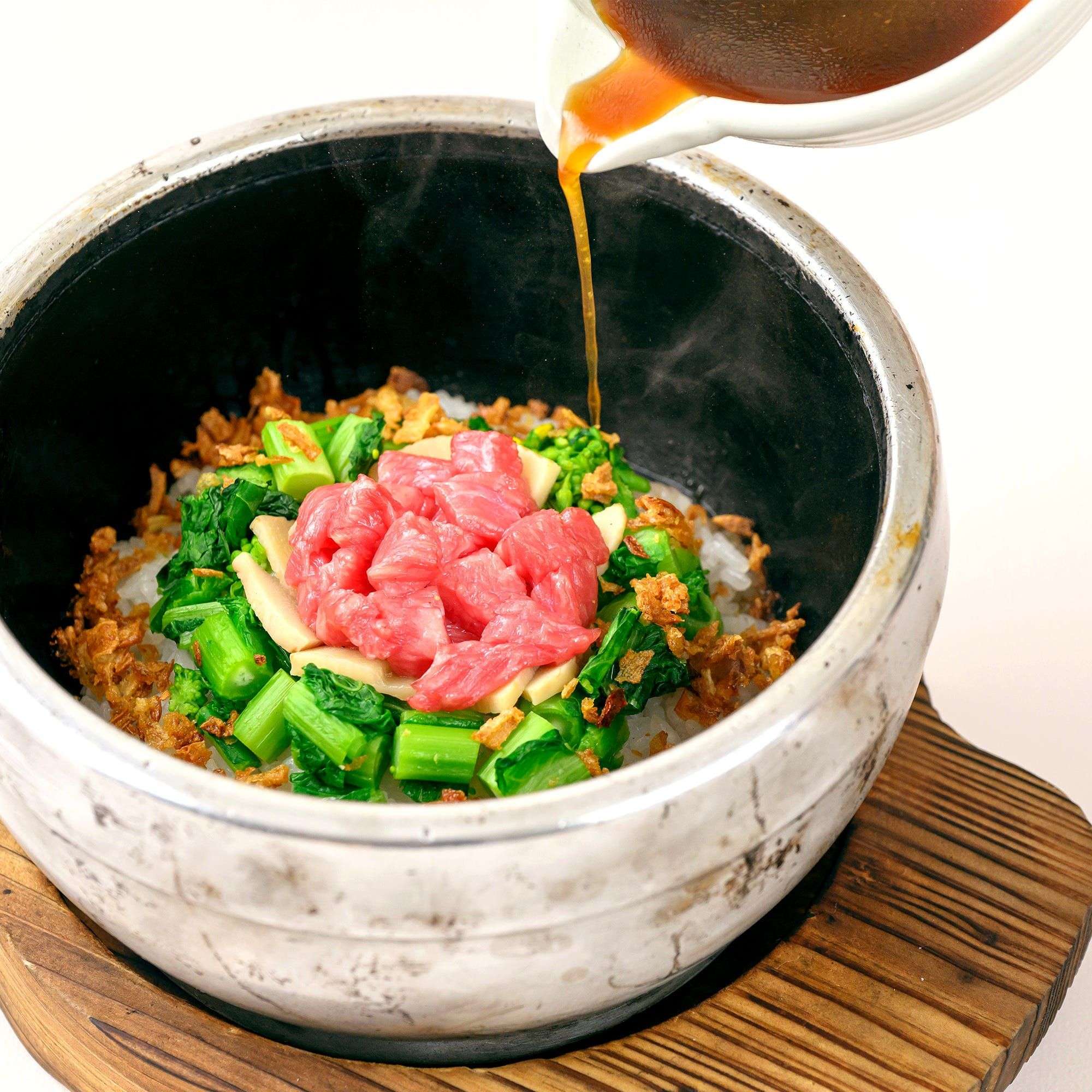 赤身ユッケと春野菜の和風石焼ピビンパ