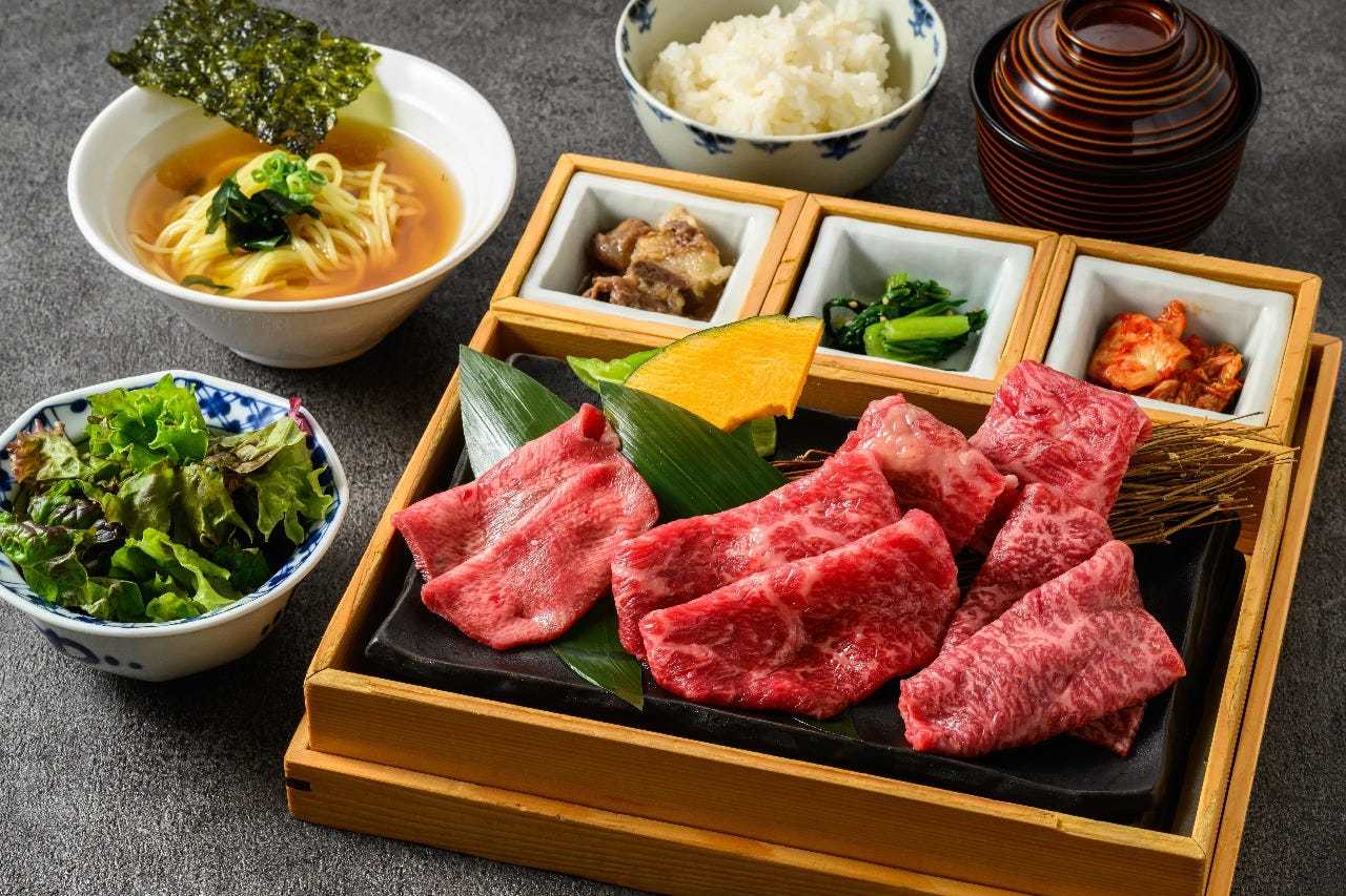 『奏 -かなで- 』お手頃価格で本格！赤身なでしこ、百欒ロースなどが楽しめる ￥2,618~