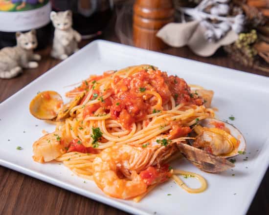 魚介のトマトソースパスタ
