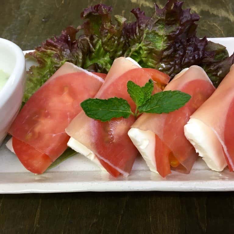生ハムとクリームチーズのカプレーゼ