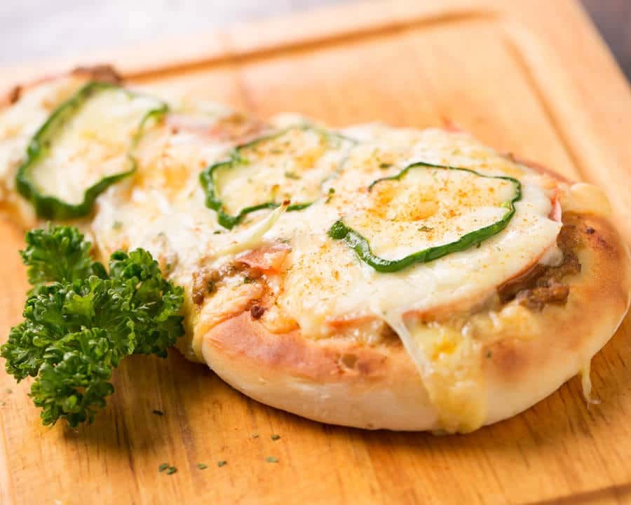 ミンチと野菜のナンピザ～カレーソース～