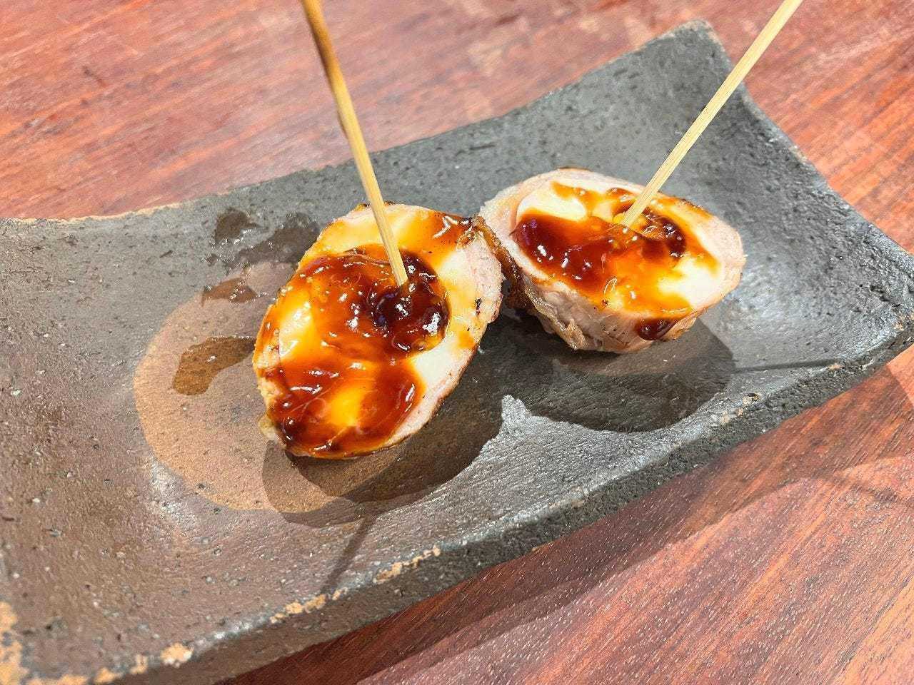 半熟卵黒豚バラ巻串