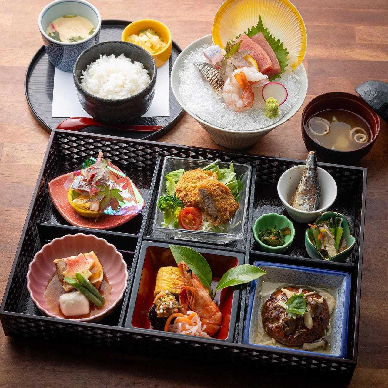 贅沢ランチ◆味覚膳◆鹿児島の旨いもん大集合！山と海の幸を楽しめる豆皿全12品　2,300円