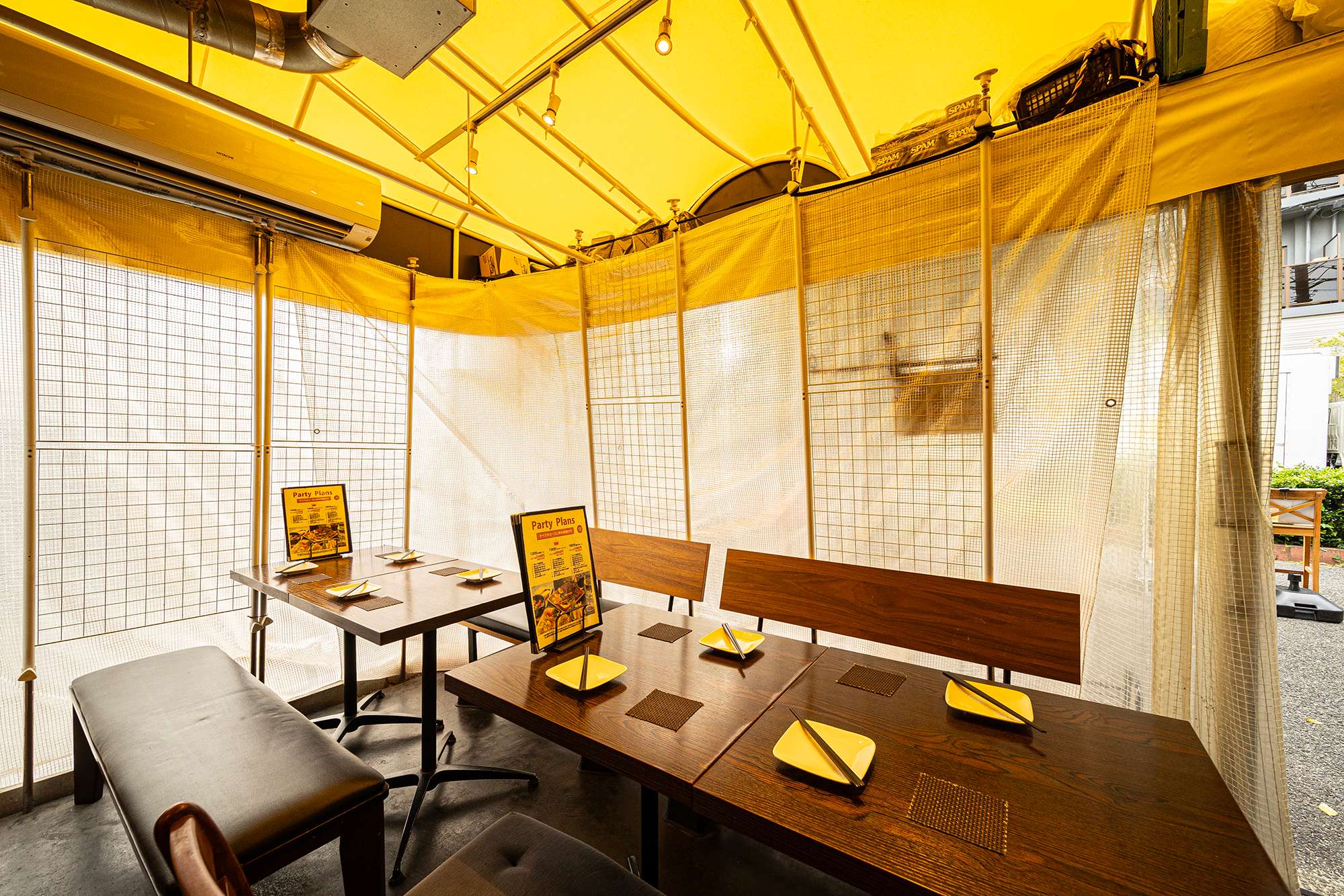 テラスのようなビニールカーテン席