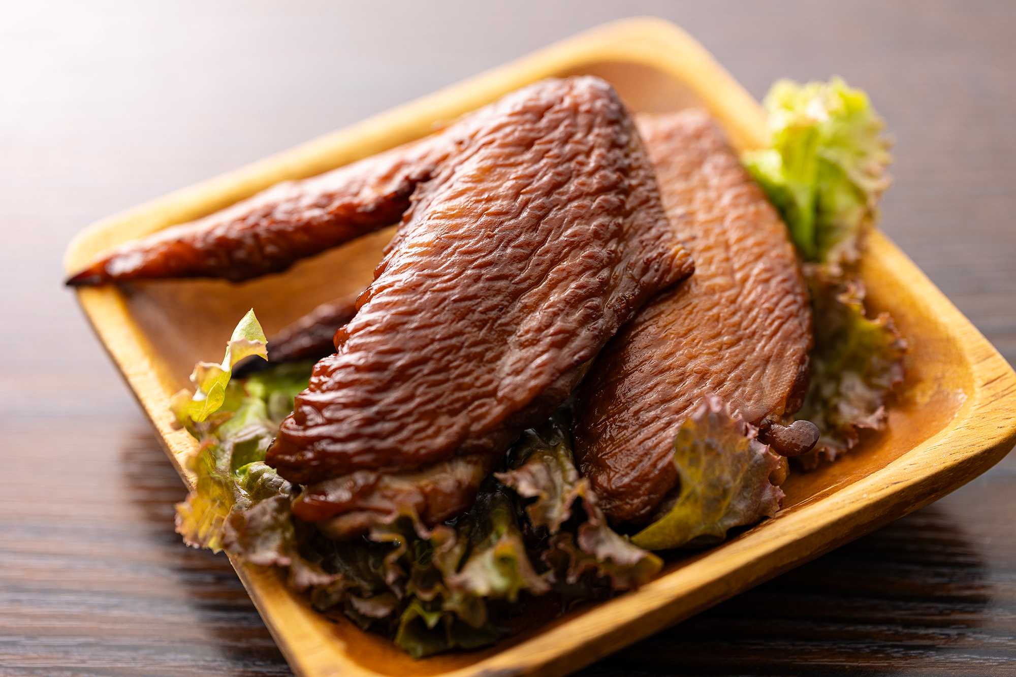 さくら香をまとったジューシー手羽先