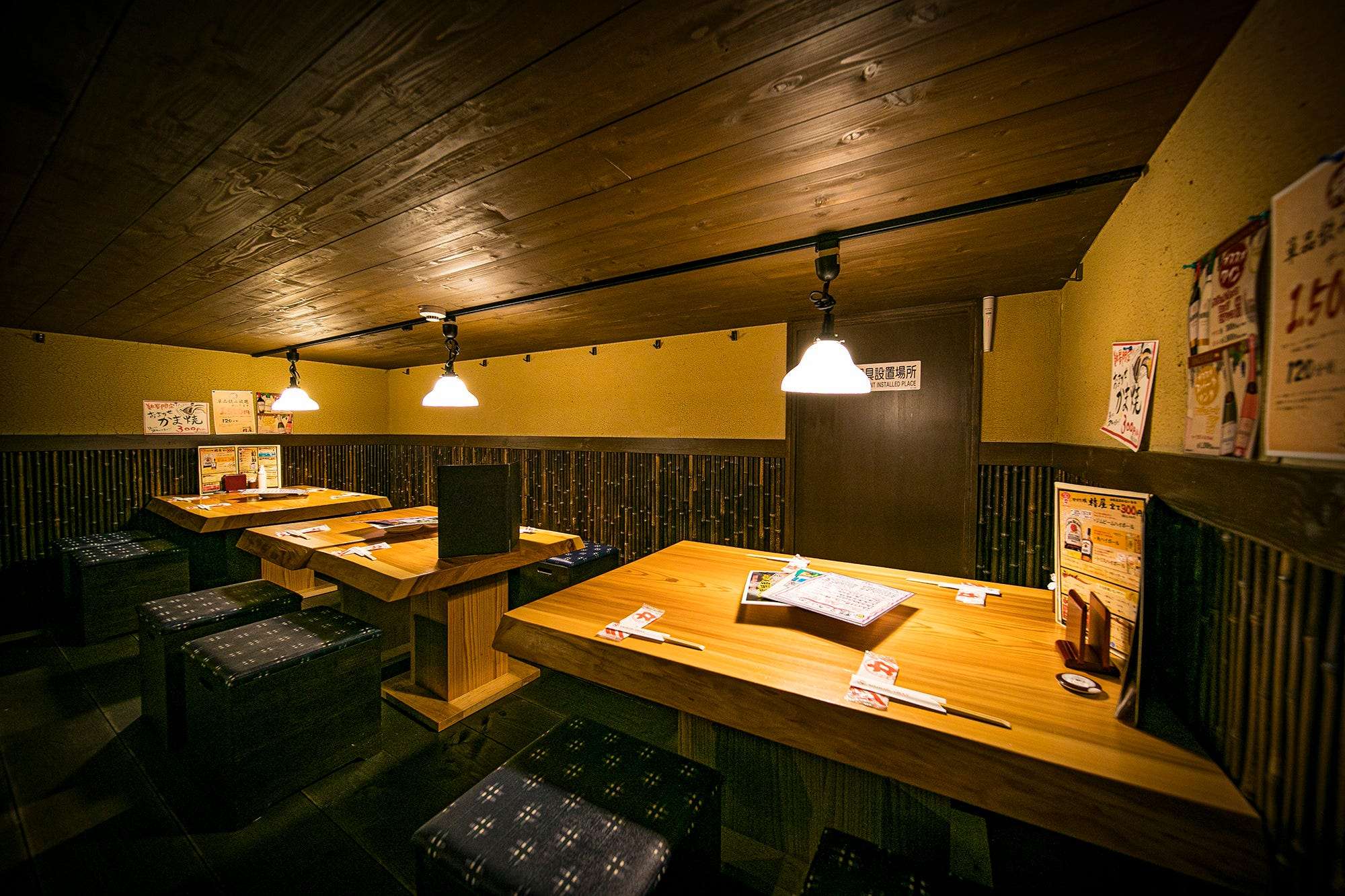 【2階テーブル席：4名様×3卓】宴会やご接待にも◎雰囲気あるお洒落な隠れ家的空間