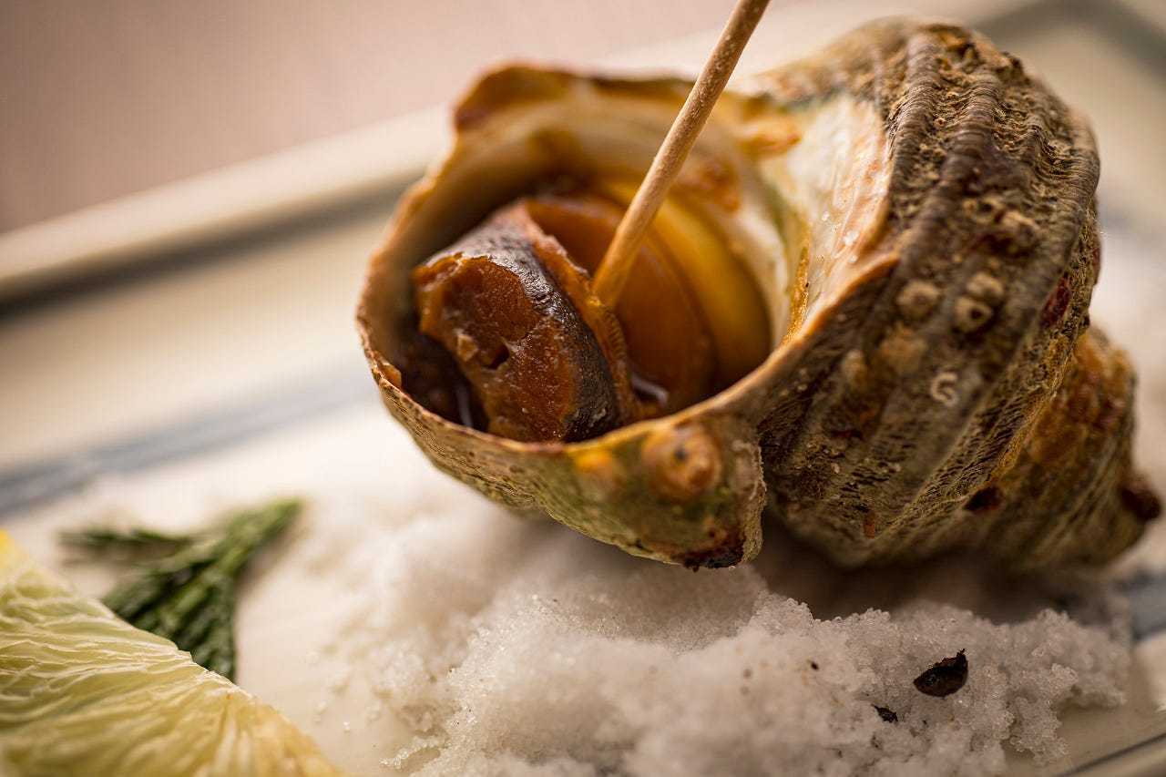 活サザエの壺焼