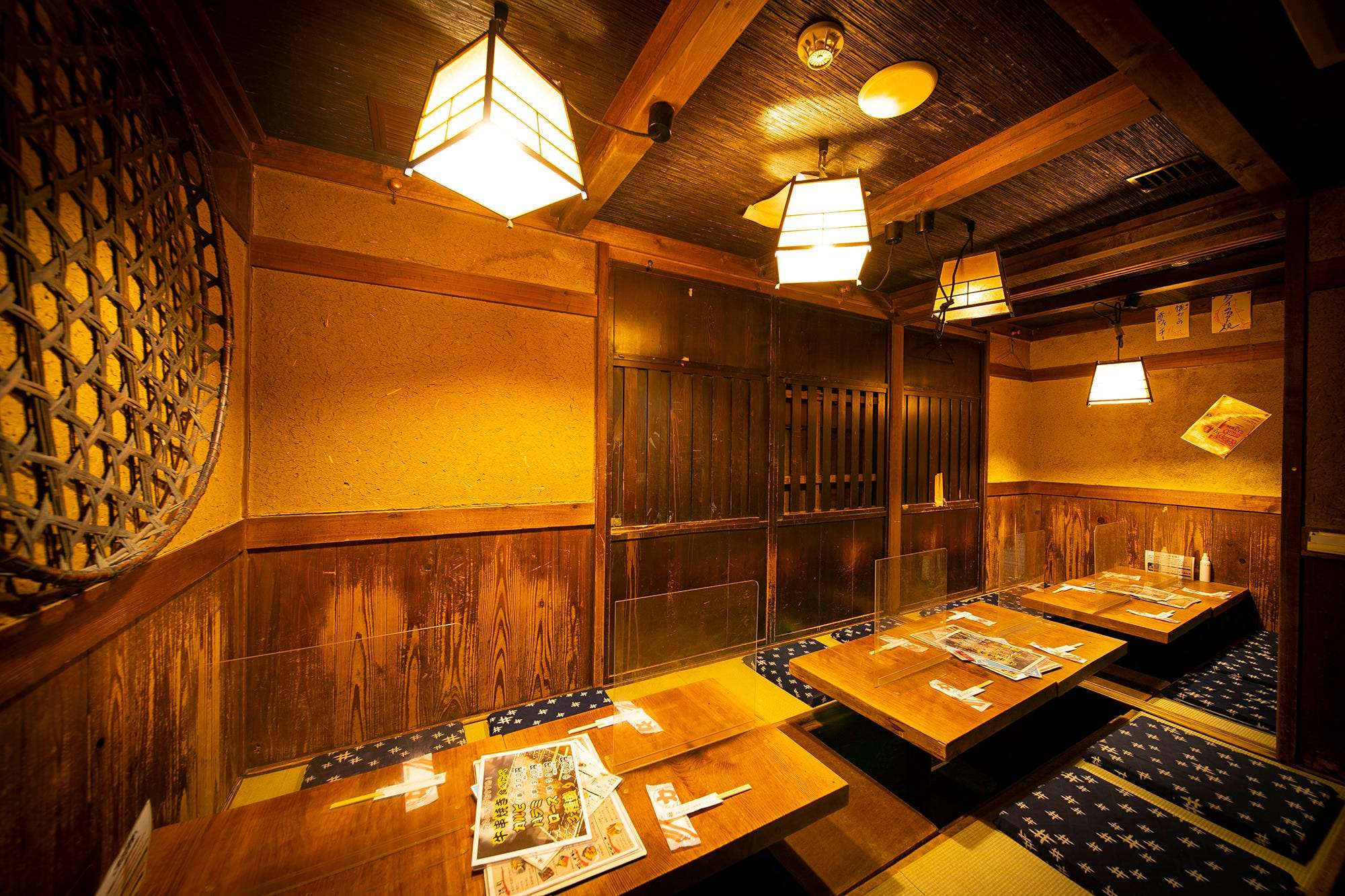 会社での宴会にも。10名様までご利用可能な半個室席