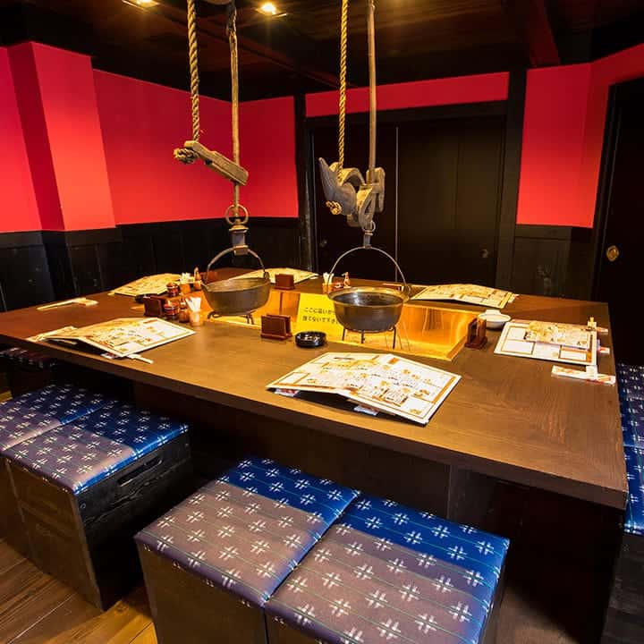 【テーブル席／14名様まで】ほっこり落ち着く和みの囲炉裏席