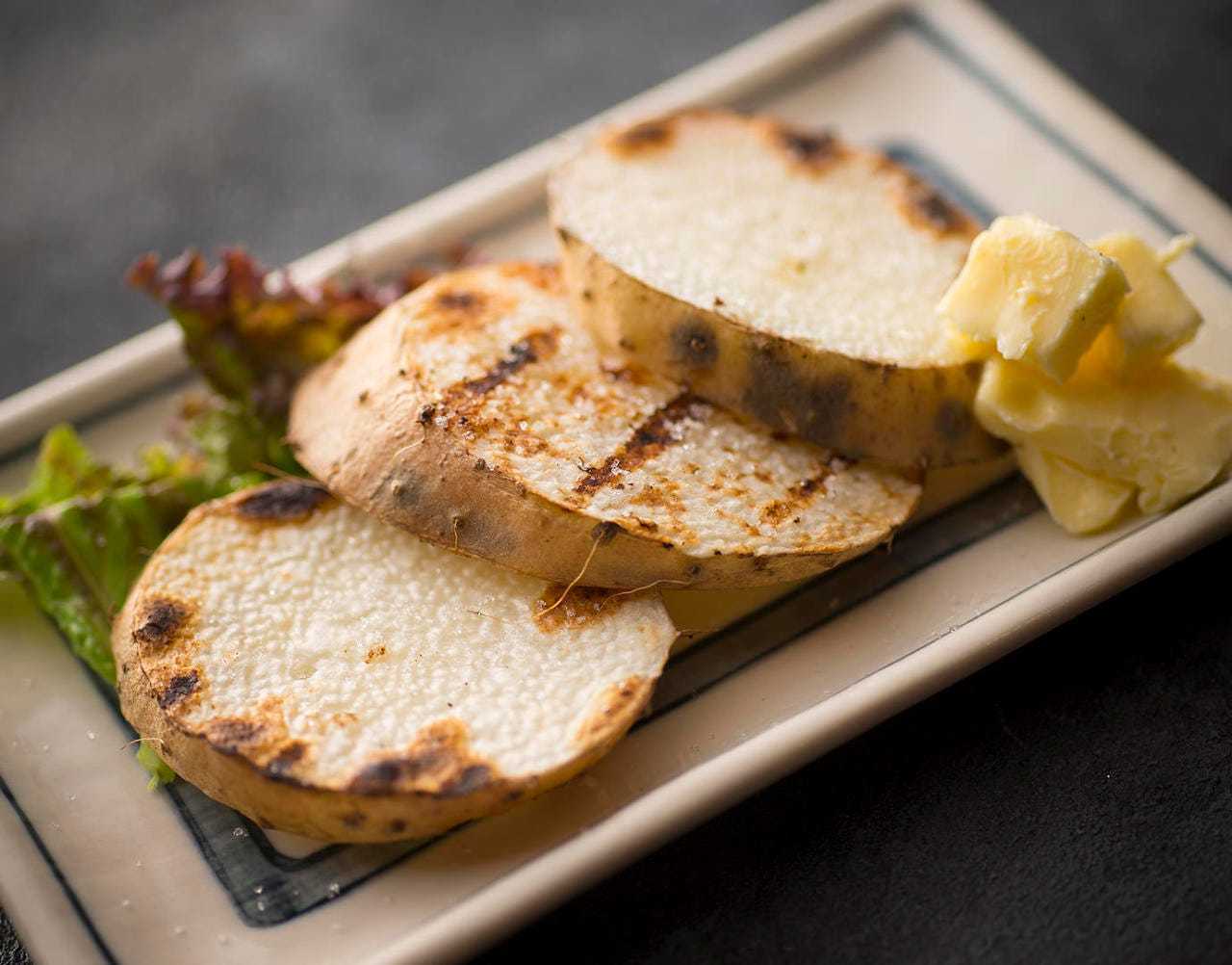 山芋の野焼き(わさび醤油・バター)