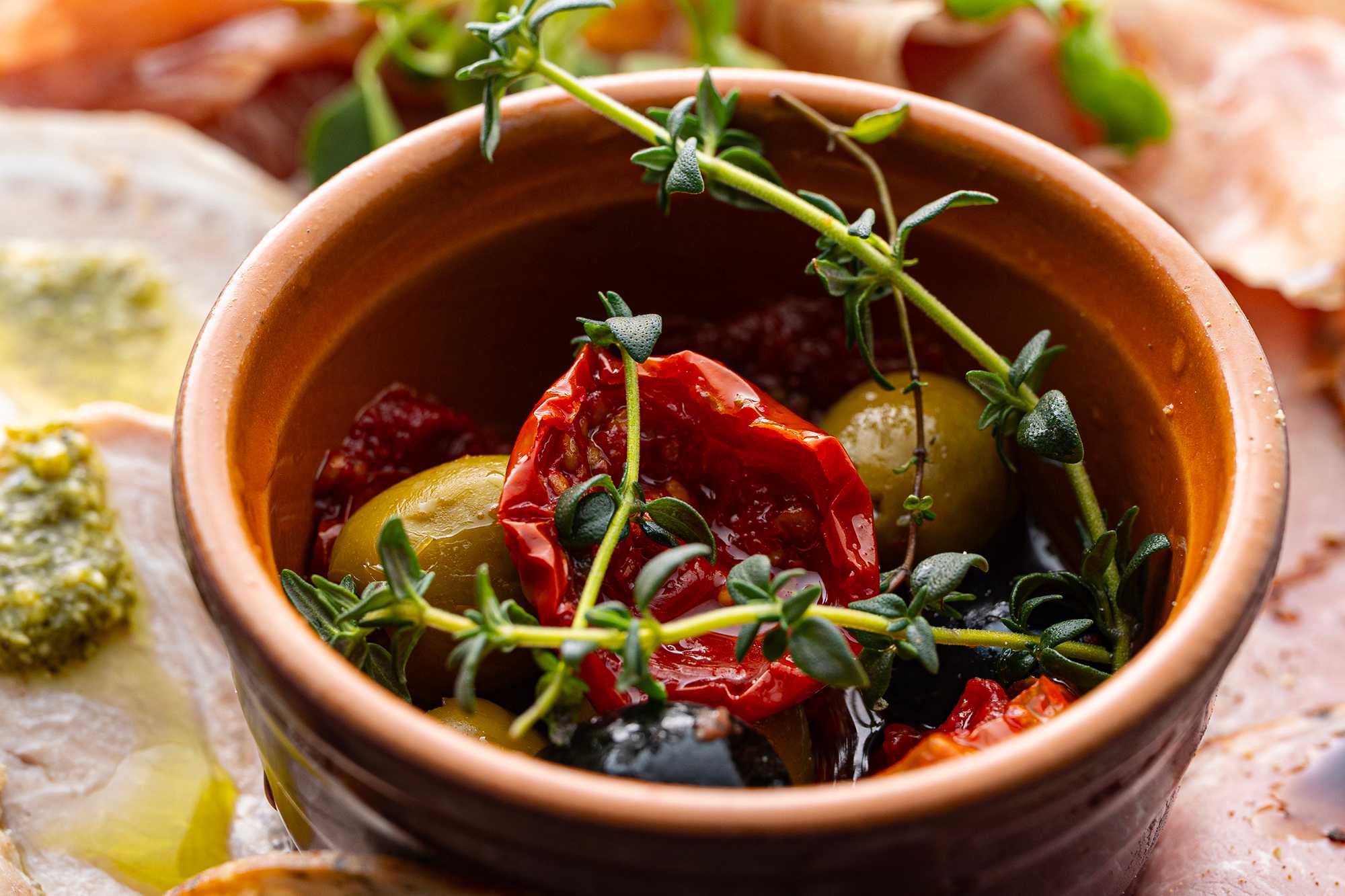 オリーブとセミドライトマト